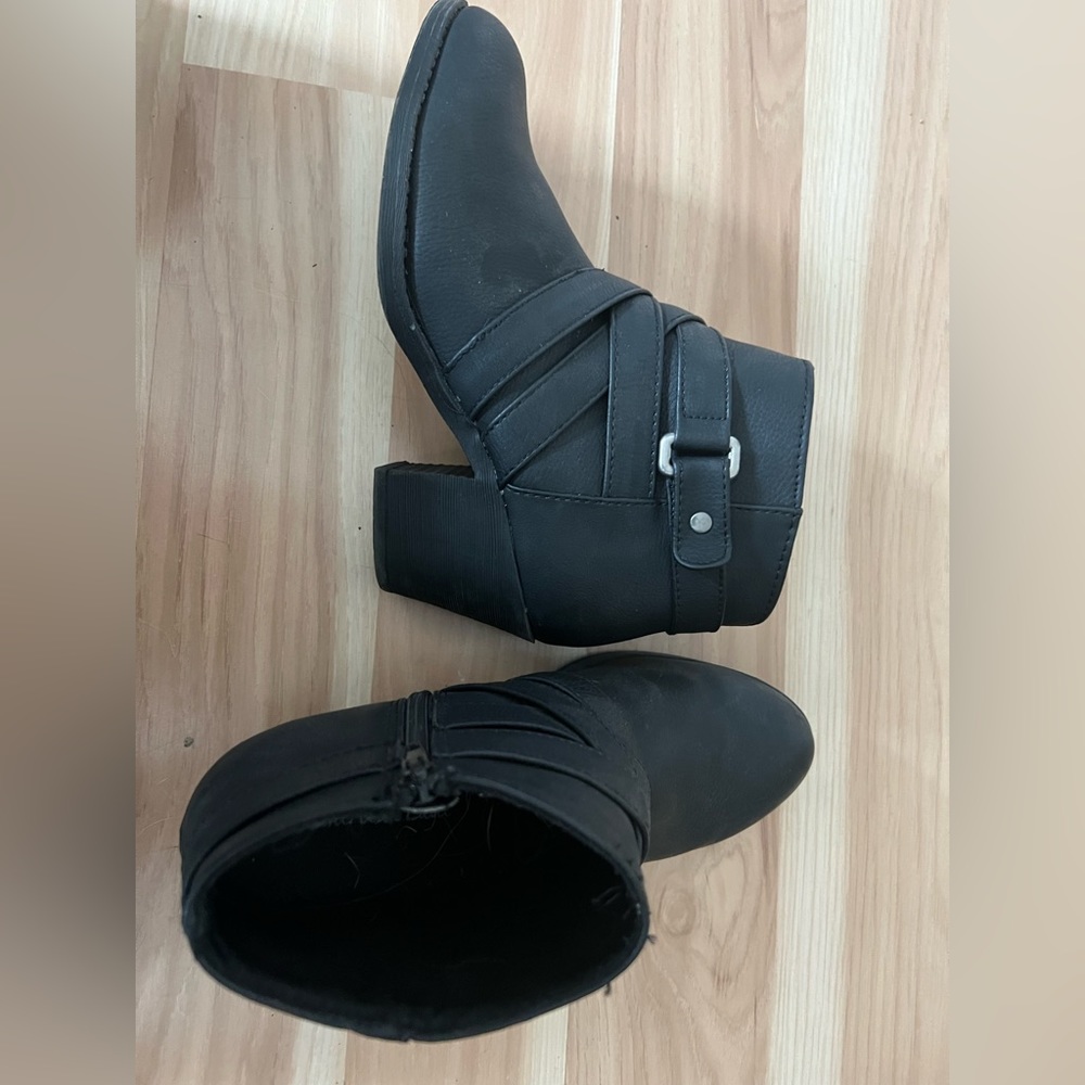 American Eagle ankle boots